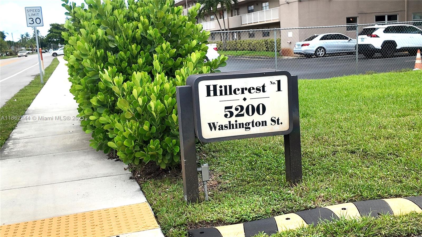 302 1 / 2 775 sq. ft. $ 2025-10-02 0 Photo