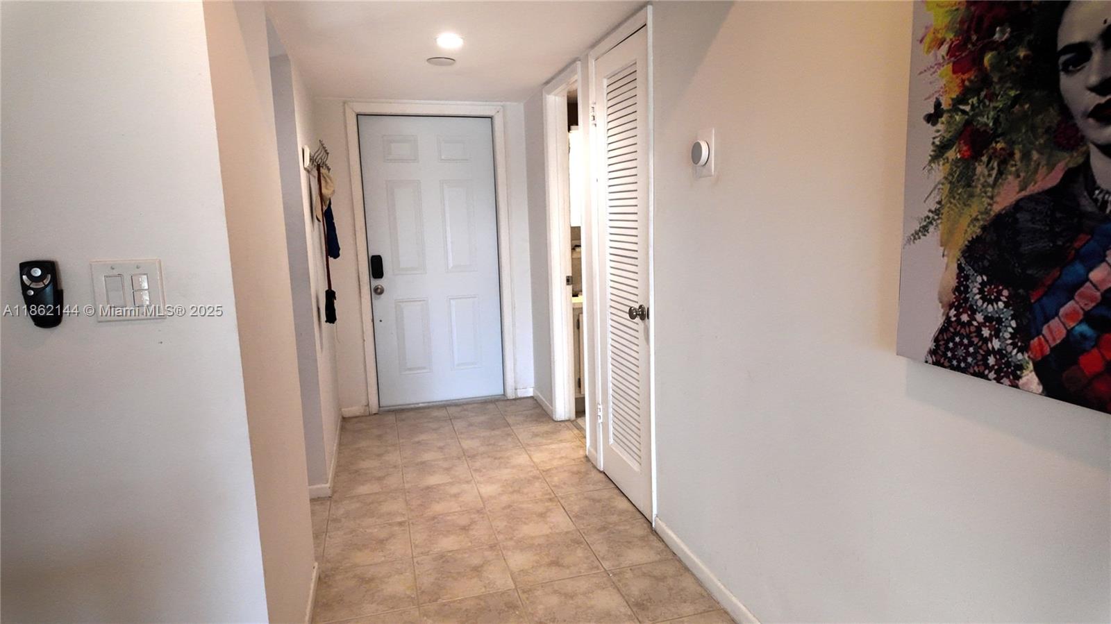 302 1 / 2 775 sq. ft. $ 2025-10-02 0 Photo