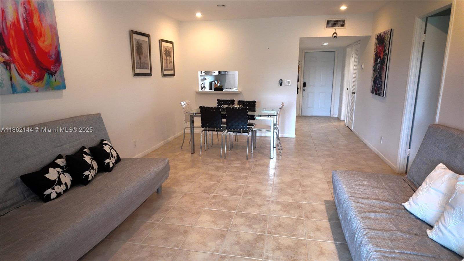 302 1 / 2 775 sq. ft. $ 2025-10-02 0 Photo