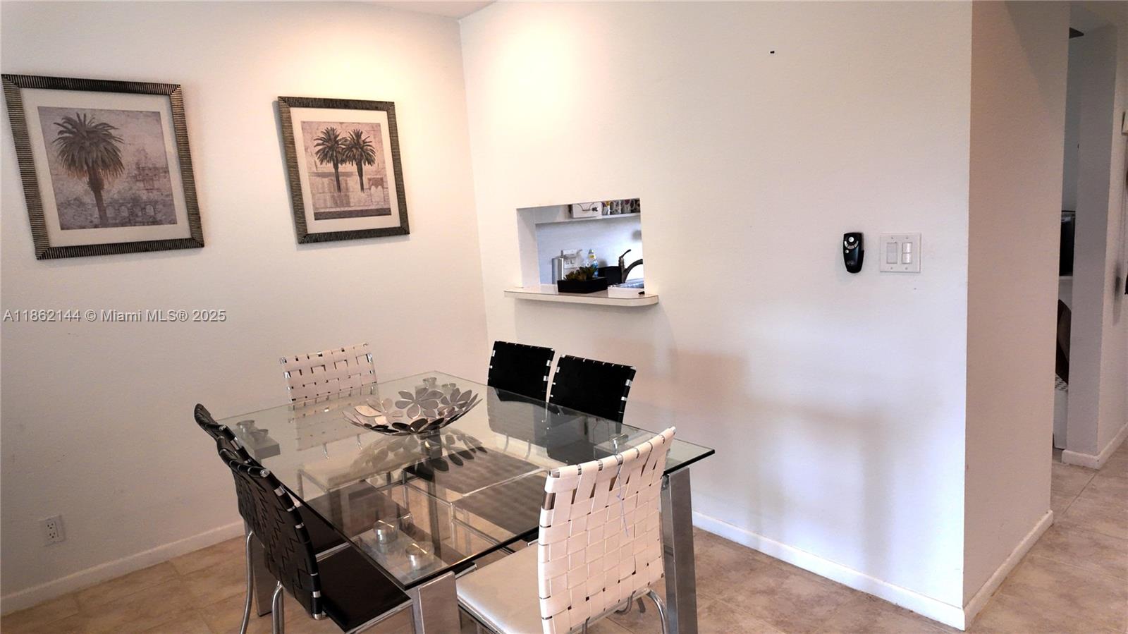 302 1 / 2 775 sq. ft. $ 2025-10-02 0 Photo