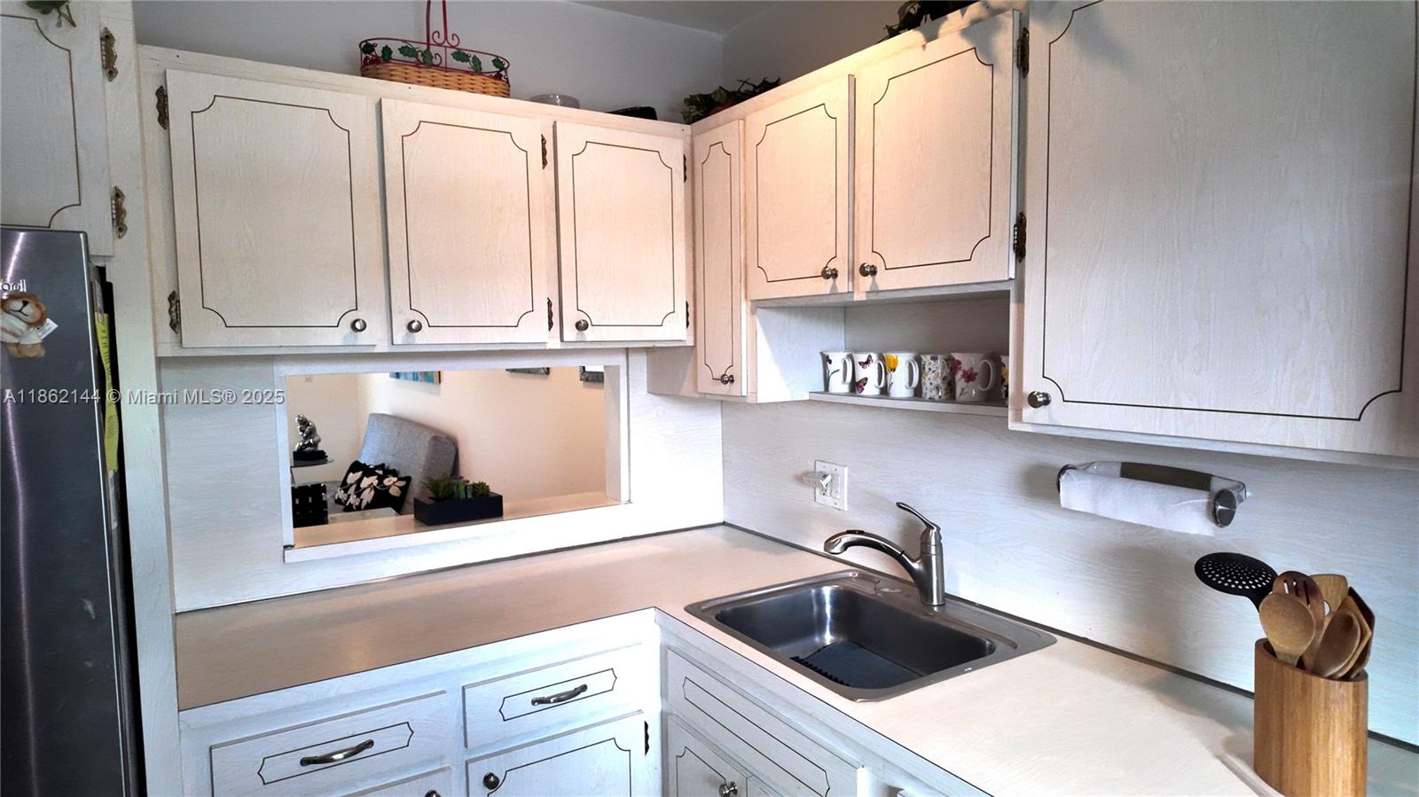 302 1 / 2 775 sq. ft. $ 2025-10-02 0 Photo