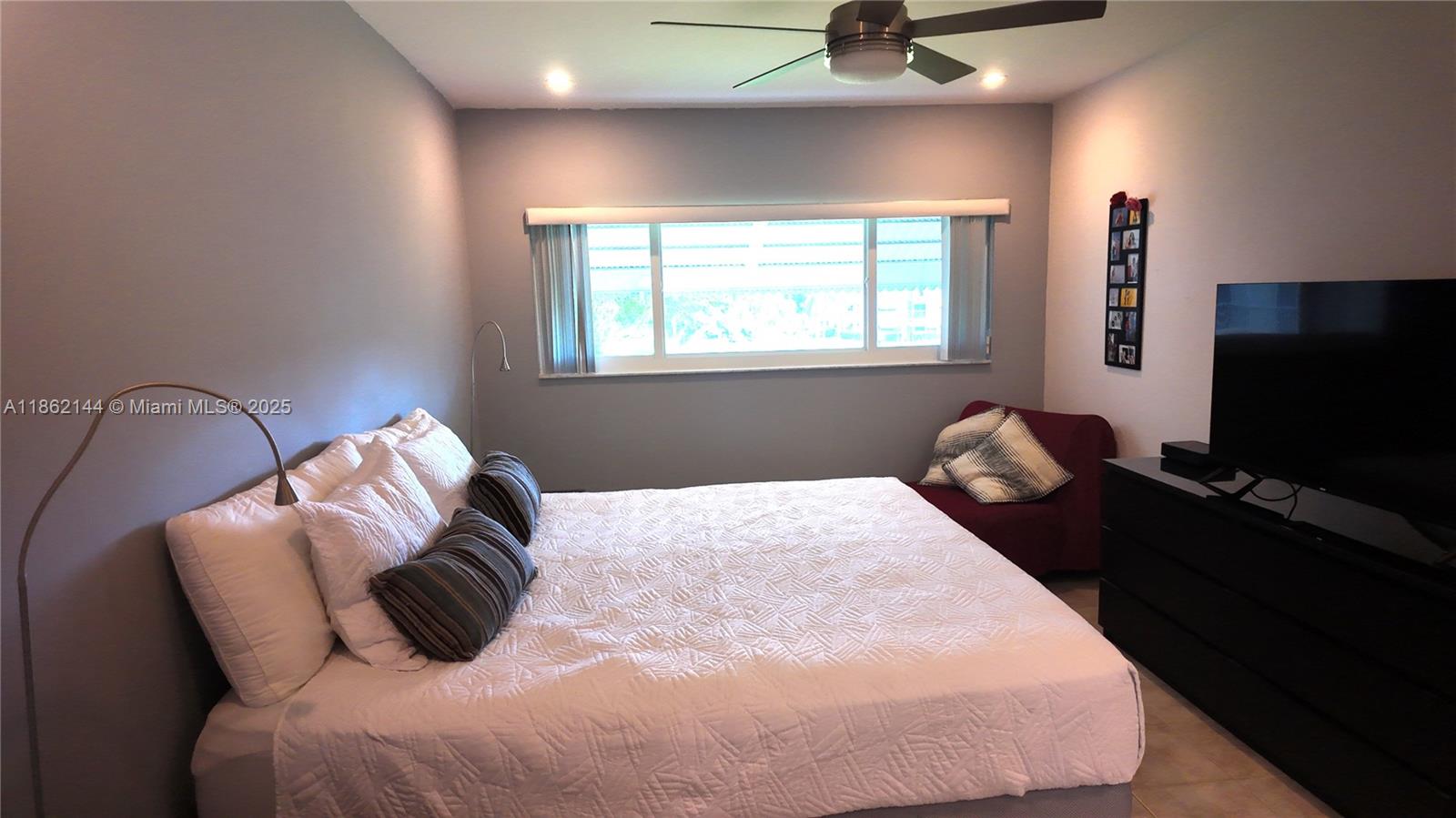 302 1 / 2 775 sq. ft. $ 2025-10-02 0 Photo