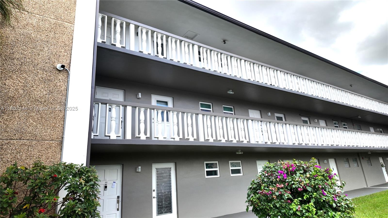 302 1 / 2 775 sq. ft. $ 2025-10-02 0 Photo