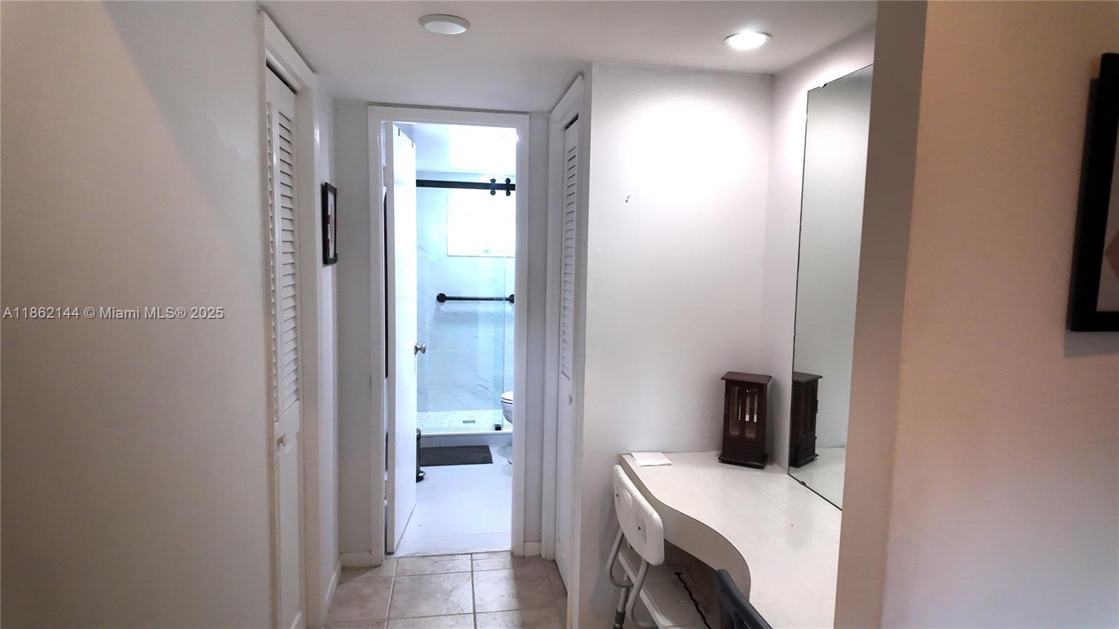 302 1 / 2 775 sq. ft. $ 2025-10-02 0 Photo