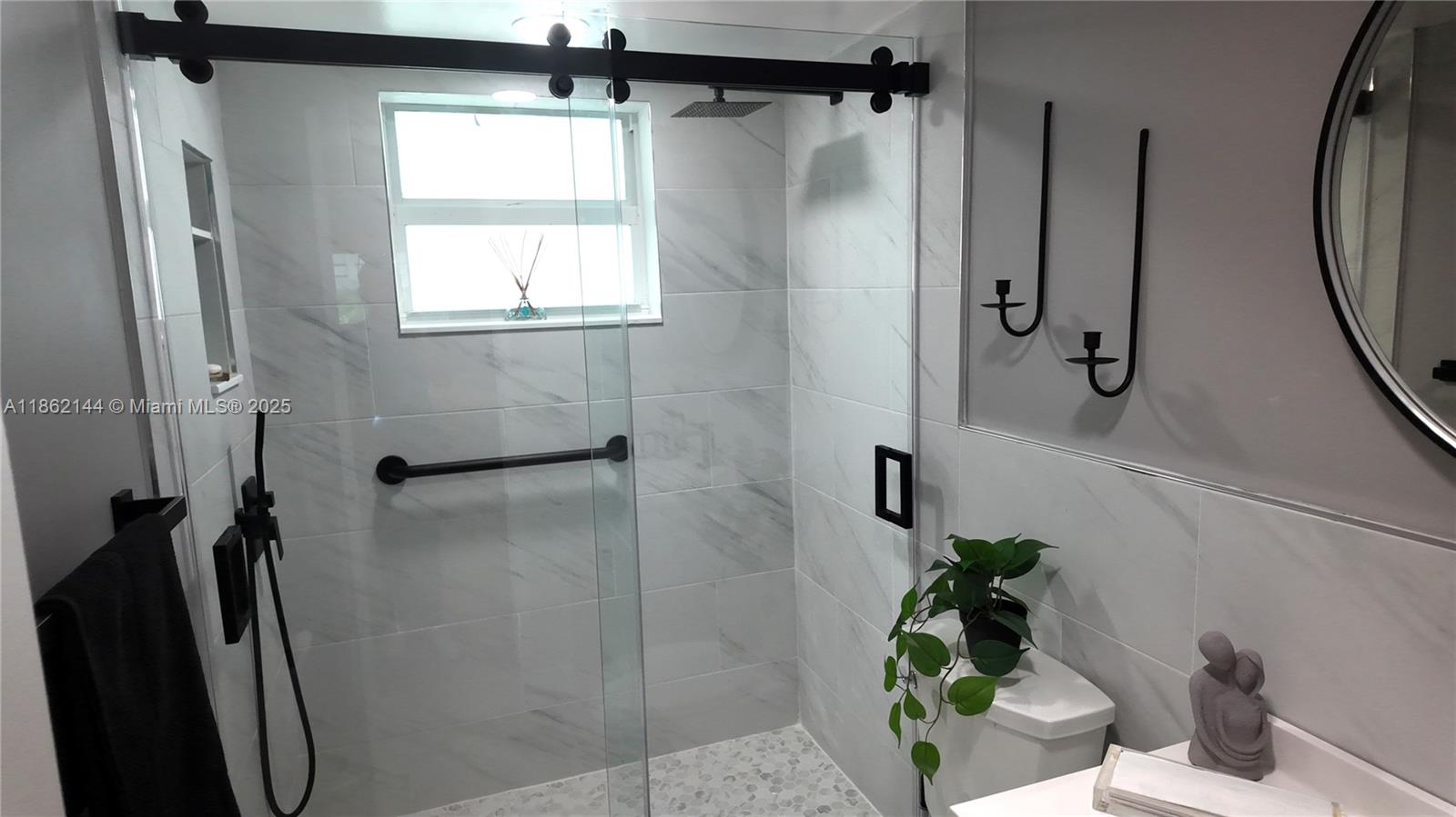 302 1 / 2 775 sq. ft. $ 2025-10-02 0 Photo