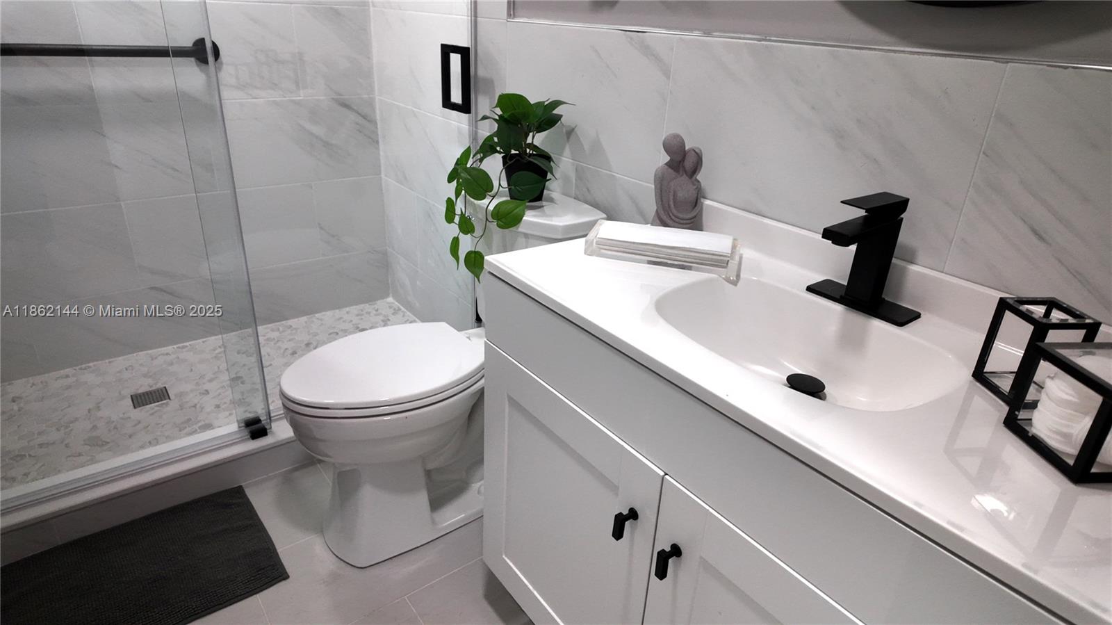 302 1 / 2 775 sq. ft. $ 2025-10-02 0 Photo