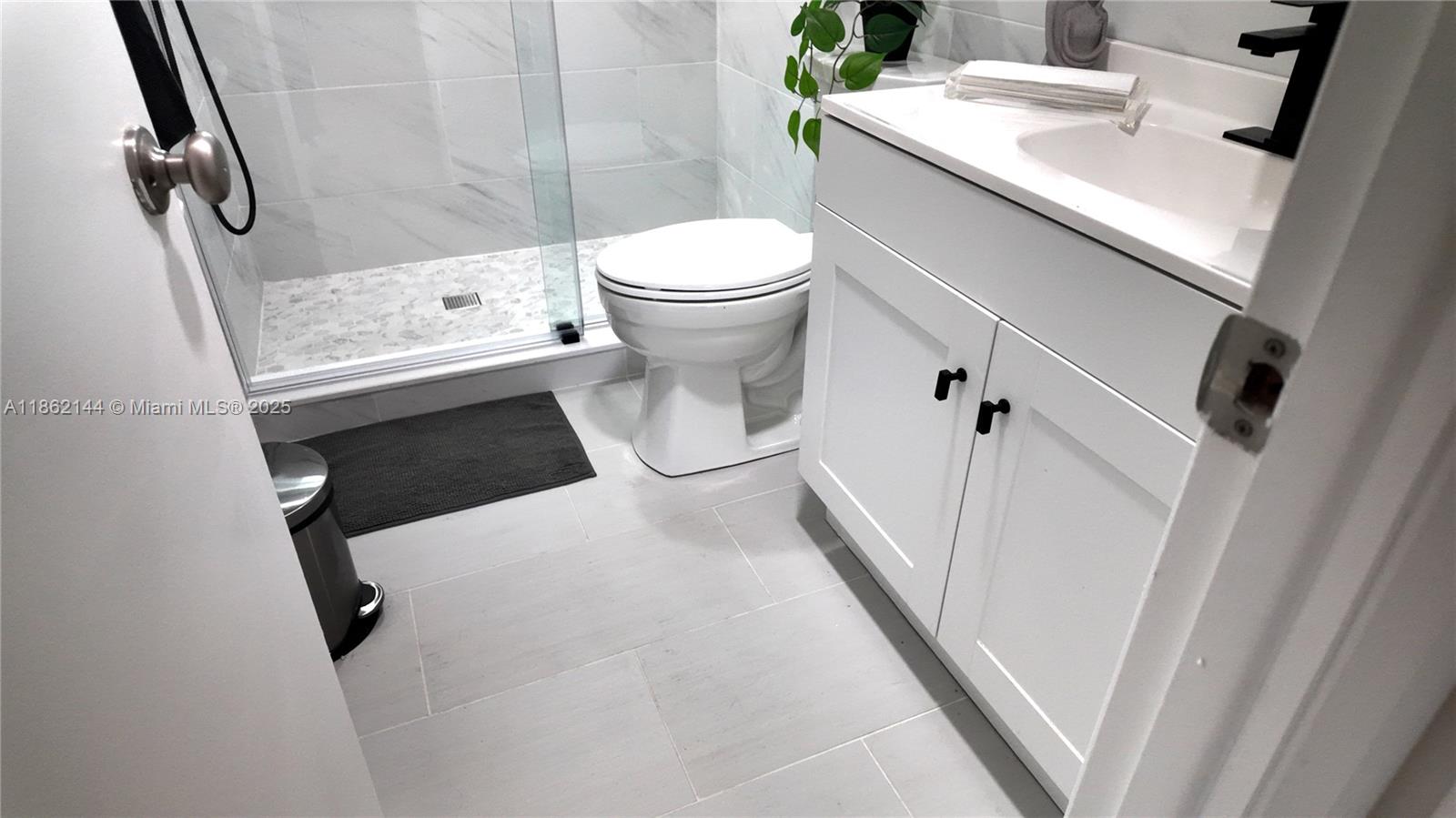 302 1 / 2 775 sq. ft. $ 2025-10-02 0 Photo