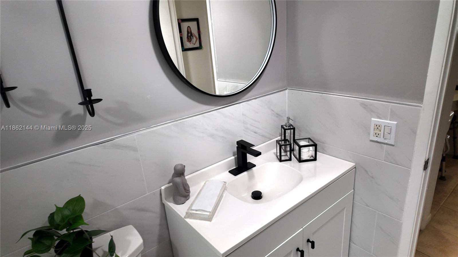 302 1 / 2 775 sq. ft. $ 2025-10-02 0 Photo