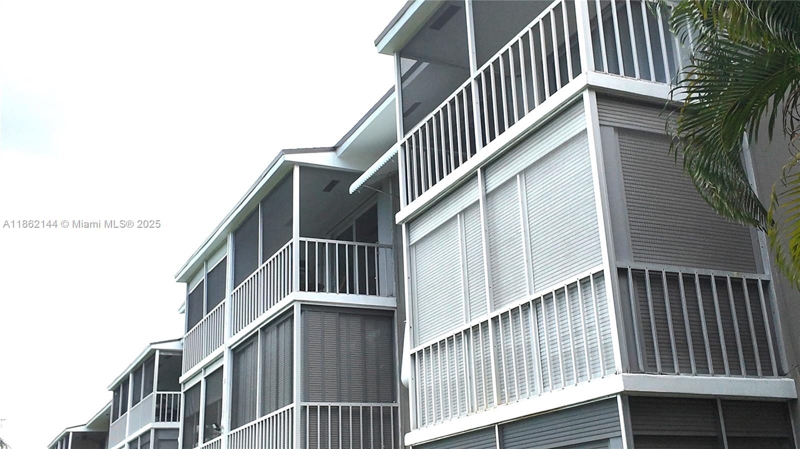 302 1 / 2 775 sq. ft. $ 2025-10-02 0 Photo