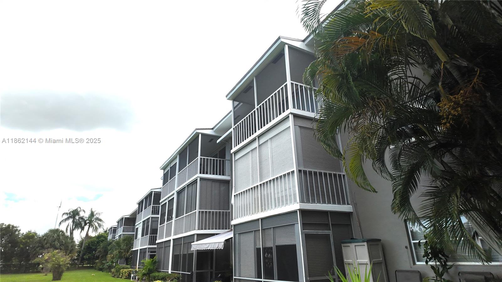 302 1 / 2 775 sq. ft. $ 2025-10-02 0 Photo