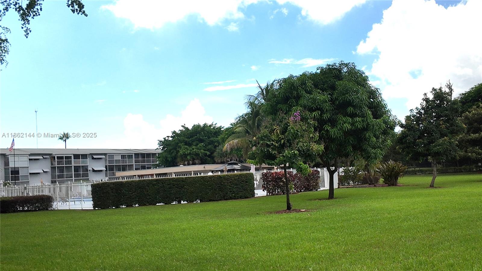 302 1 / 2 775 sq. ft. $ 2025-10-02 0 Photo