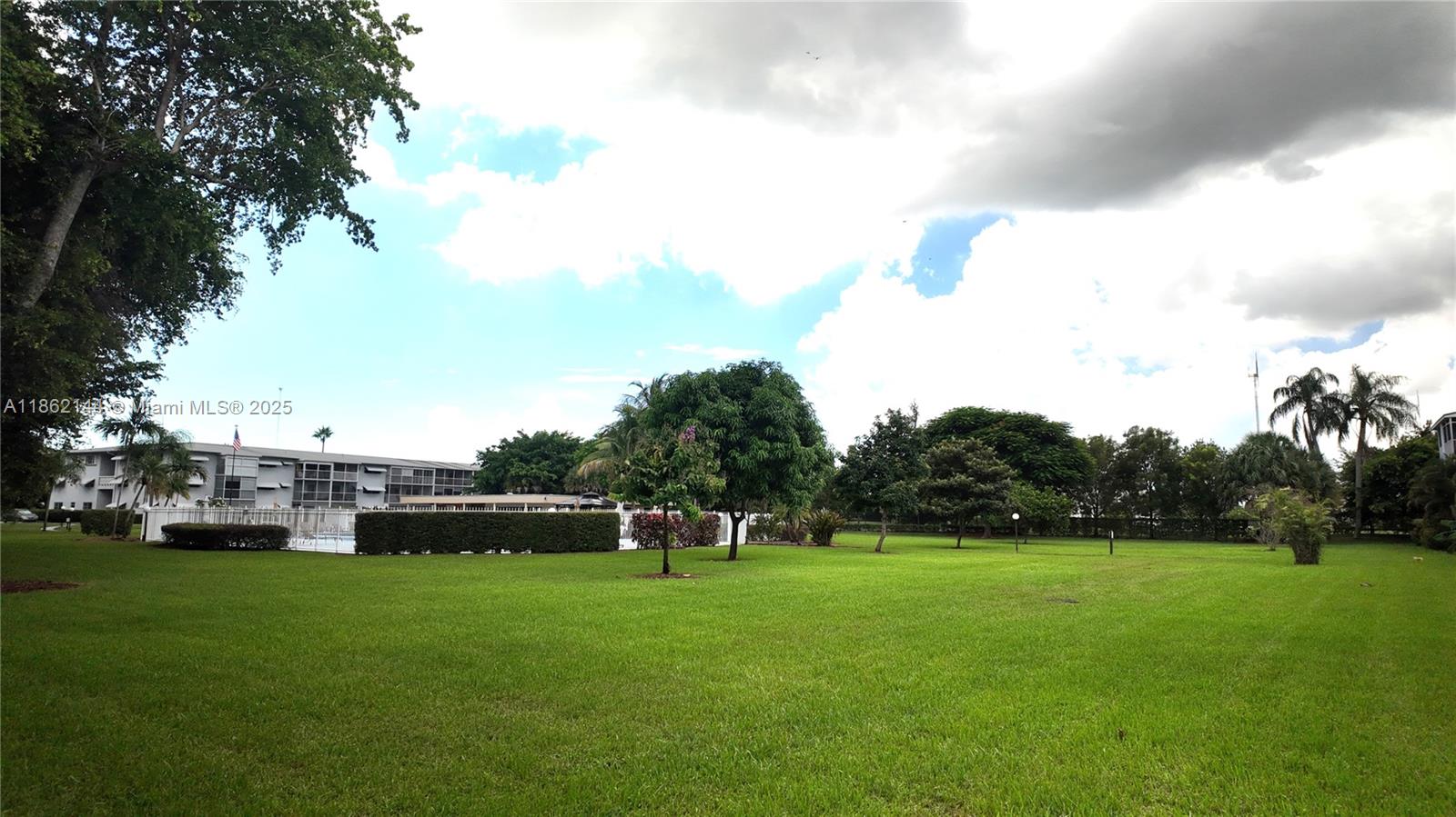 302 1 / 2 775 sq. ft. $ 2025-10-02 0 Photo