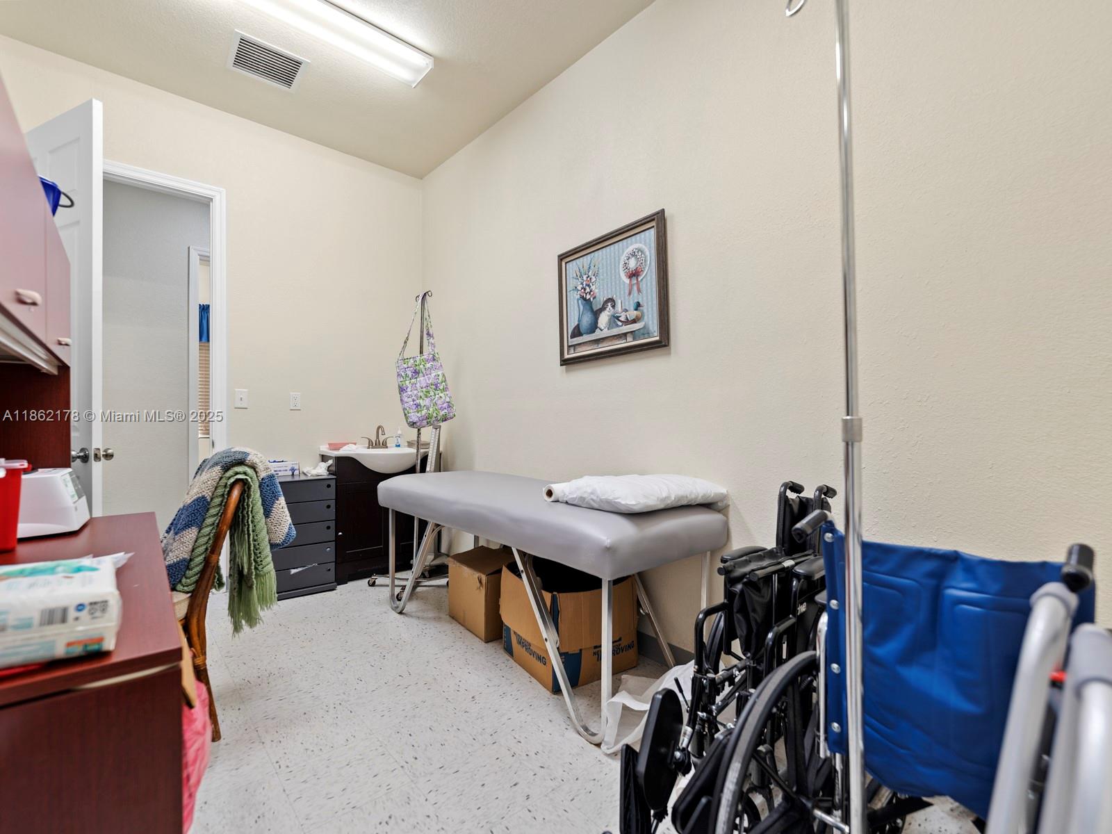 See details / sq. ft. $ 2025-08-20 0 Photo