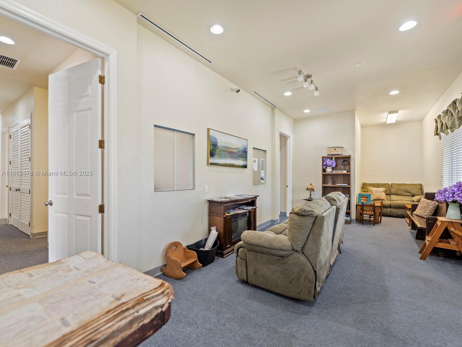 See details / sq. ft. $ 2025-08-20 0 Photo