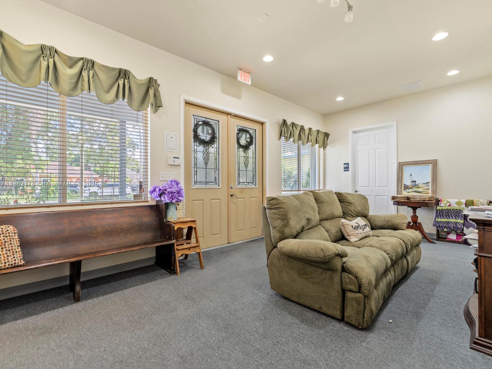 See details / sq. ft. $ 2025-08-20 0 Photo