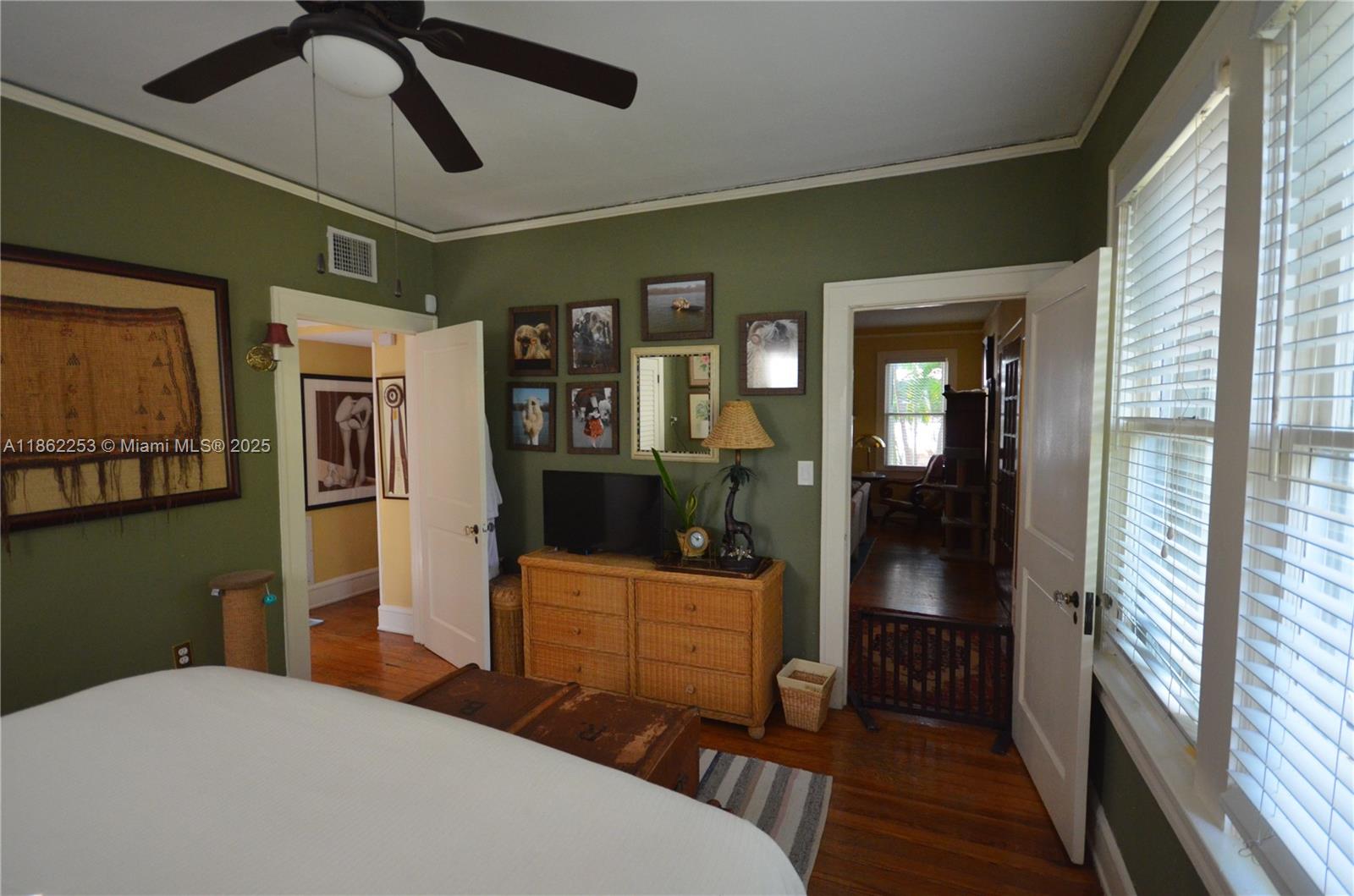 See details / sq. ft. $ 2025-08-20 0 Photo