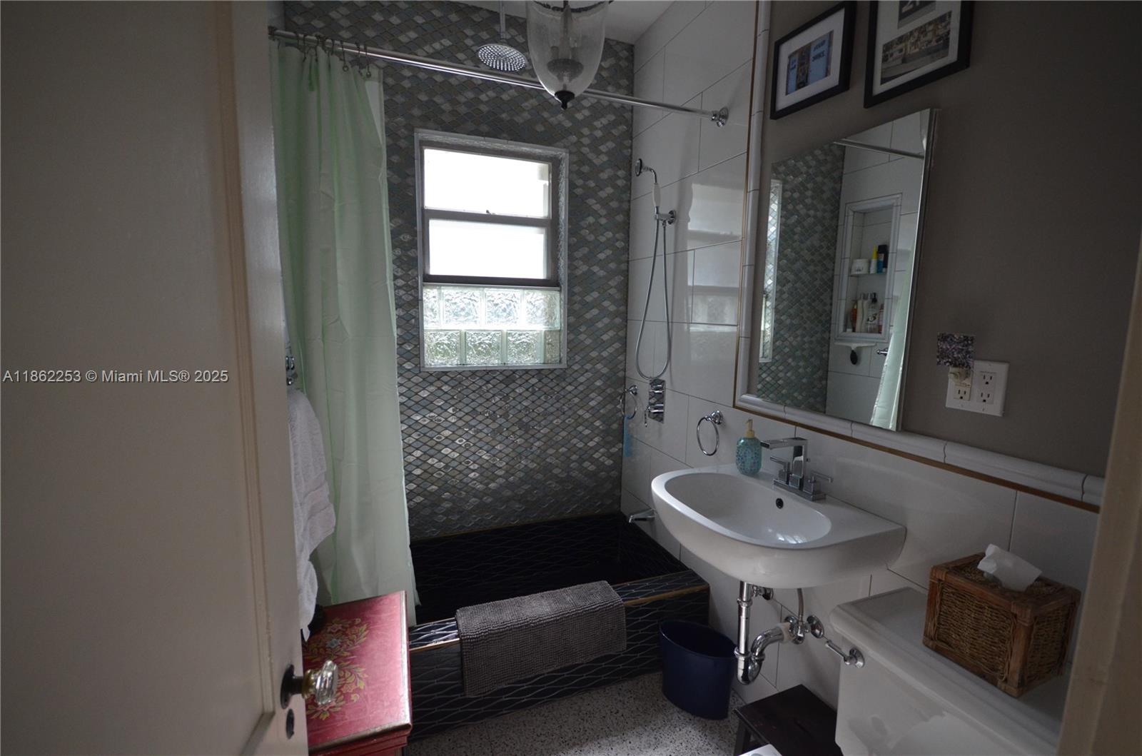 See details / sq. ft. $ 2025-08-20 0 Photo