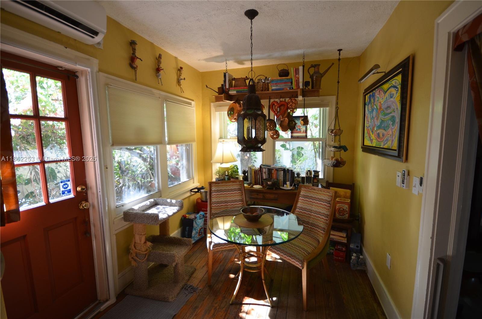 See details / sq. ft. $ 2025-08-20 0 Photo