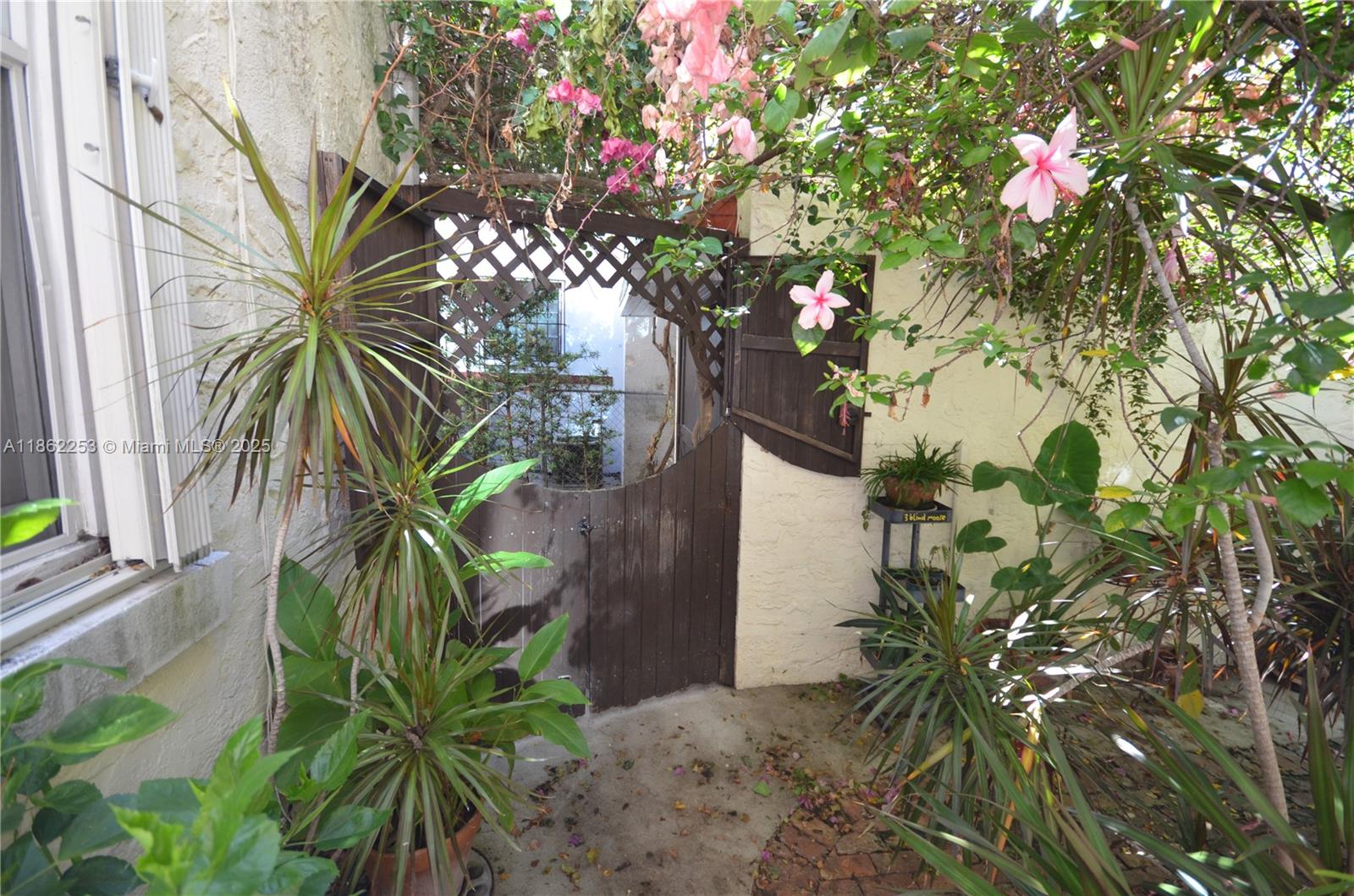See details / sq. ft. $ 2025-08-20 0 Photo