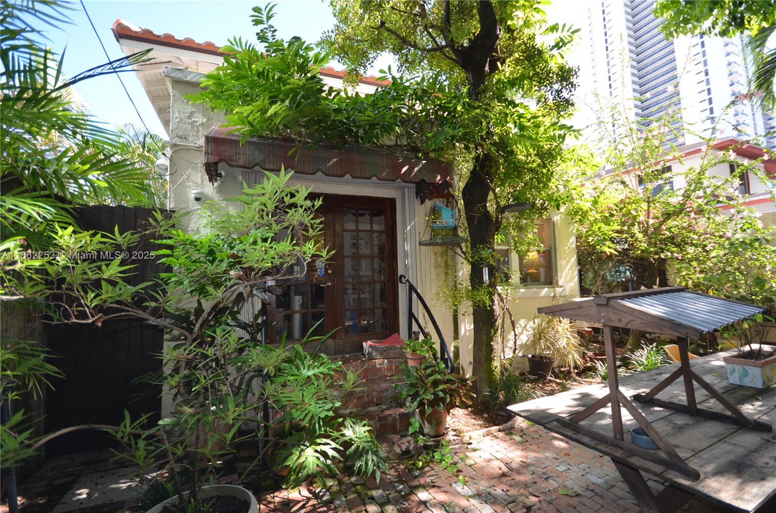 See details / sq. ft. $ 2025-08-20 0 Photo