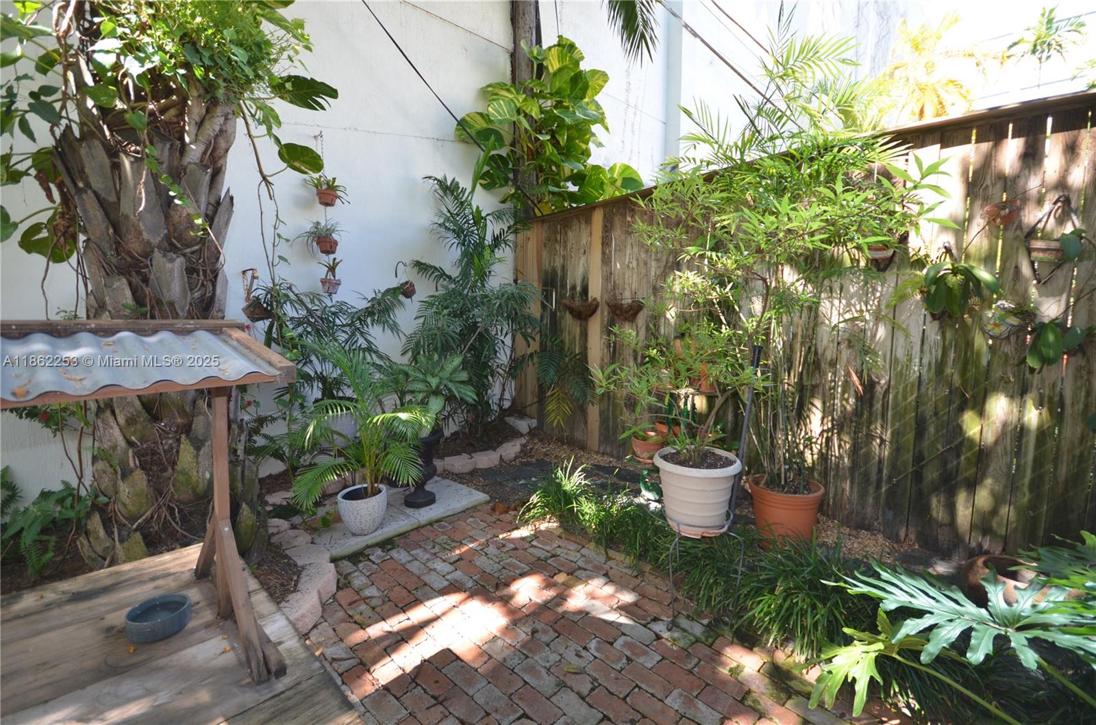 See details / sq. ft. $ 2025-08-20 0 Photo
