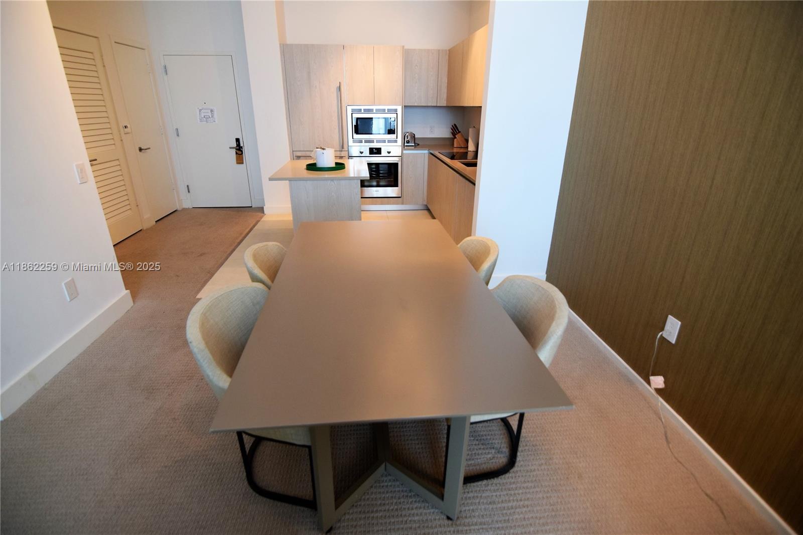See details 403 1 / 1 759 sq. ft. $ 2025-08-20 0 Photo