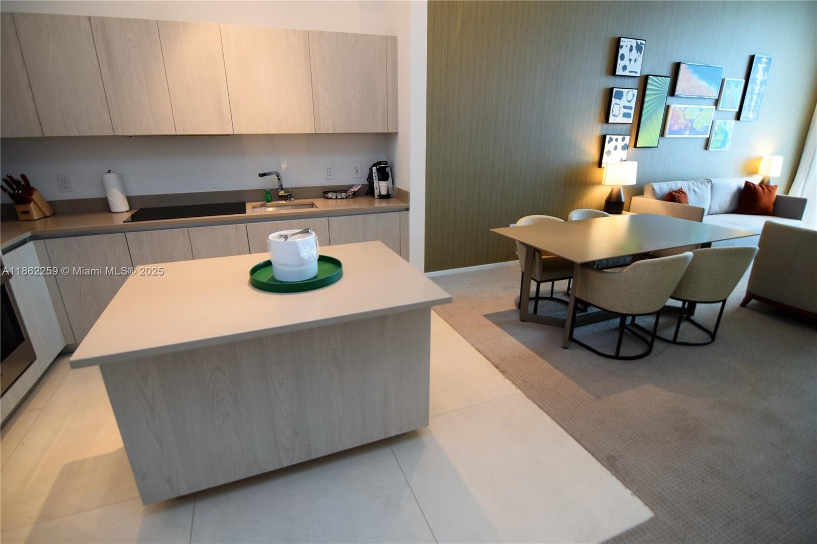 See details 403 1 / 1 759 sq. ft. $ 2025-08-20 0 Photo
