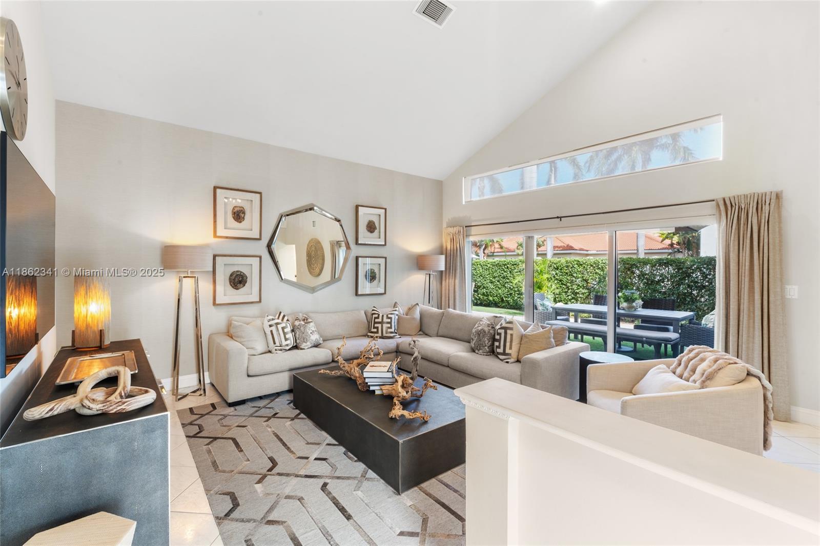 Photo of 1105 Pin Oak St  (1105), Hollywood, Florida, 33019 - 