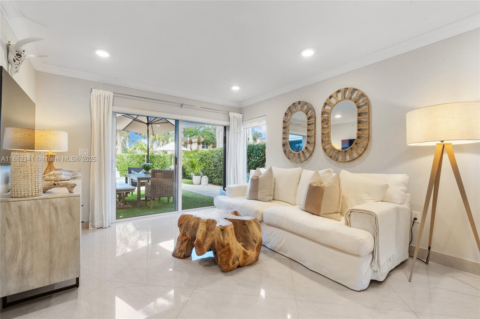 Photo of 1105 Pin Oak St  (1105), Hollywood, Florida, 33019 - 