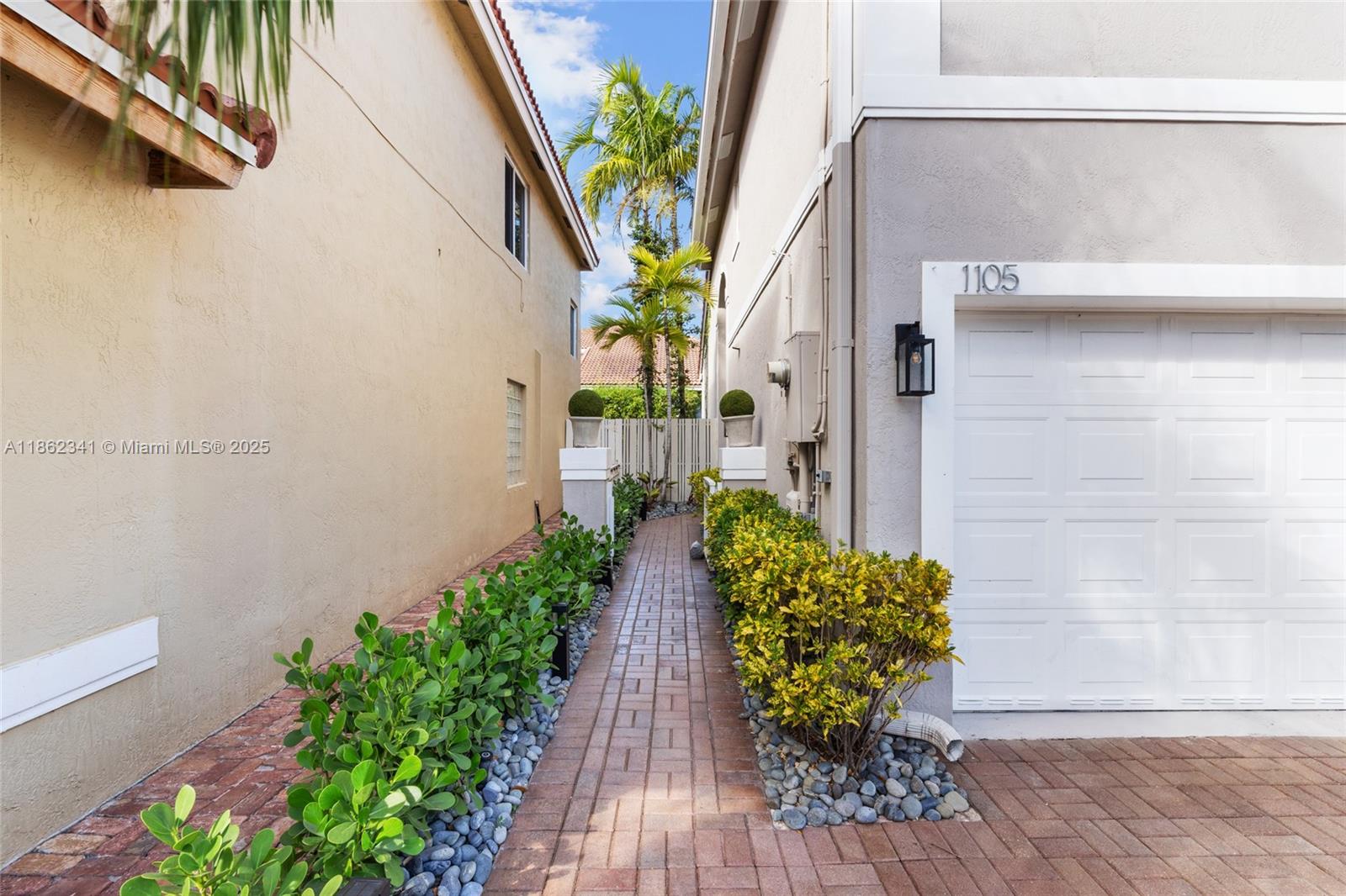 Photo of 1105 Pin Oak St  (1105), Hollywood, Florida, 33019 - 