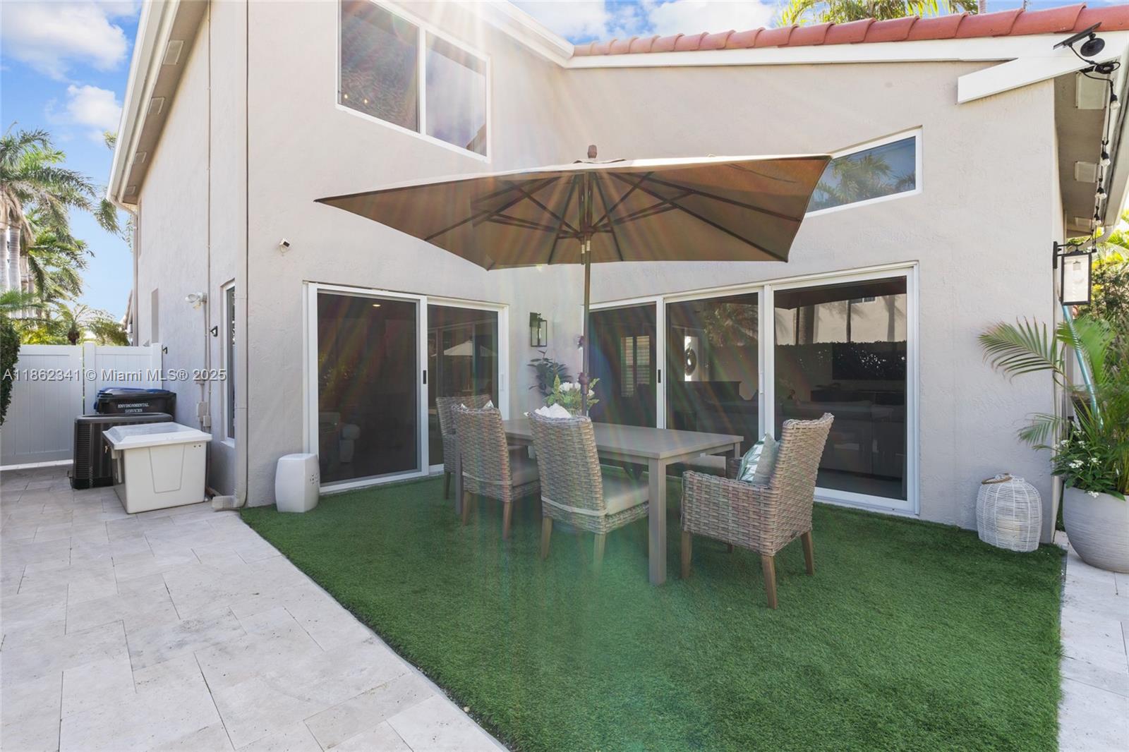Photo of 1105 Pin Oak St  (1105), Hollywood, Florida, 33019 - 