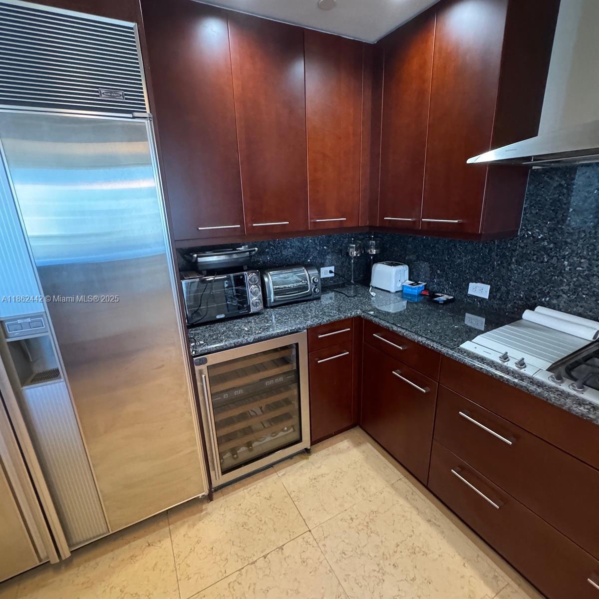 2204 3 / 3 2030 sq. ft. $ 2025-08-20 0 Photo