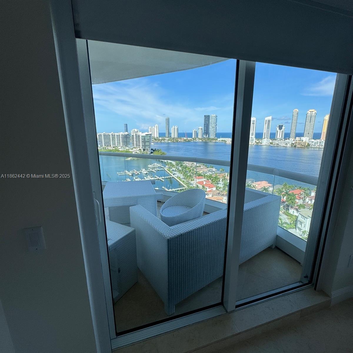 2204 3 / 3 2030 sq. ft. $ 2025-08-20 0 Photo