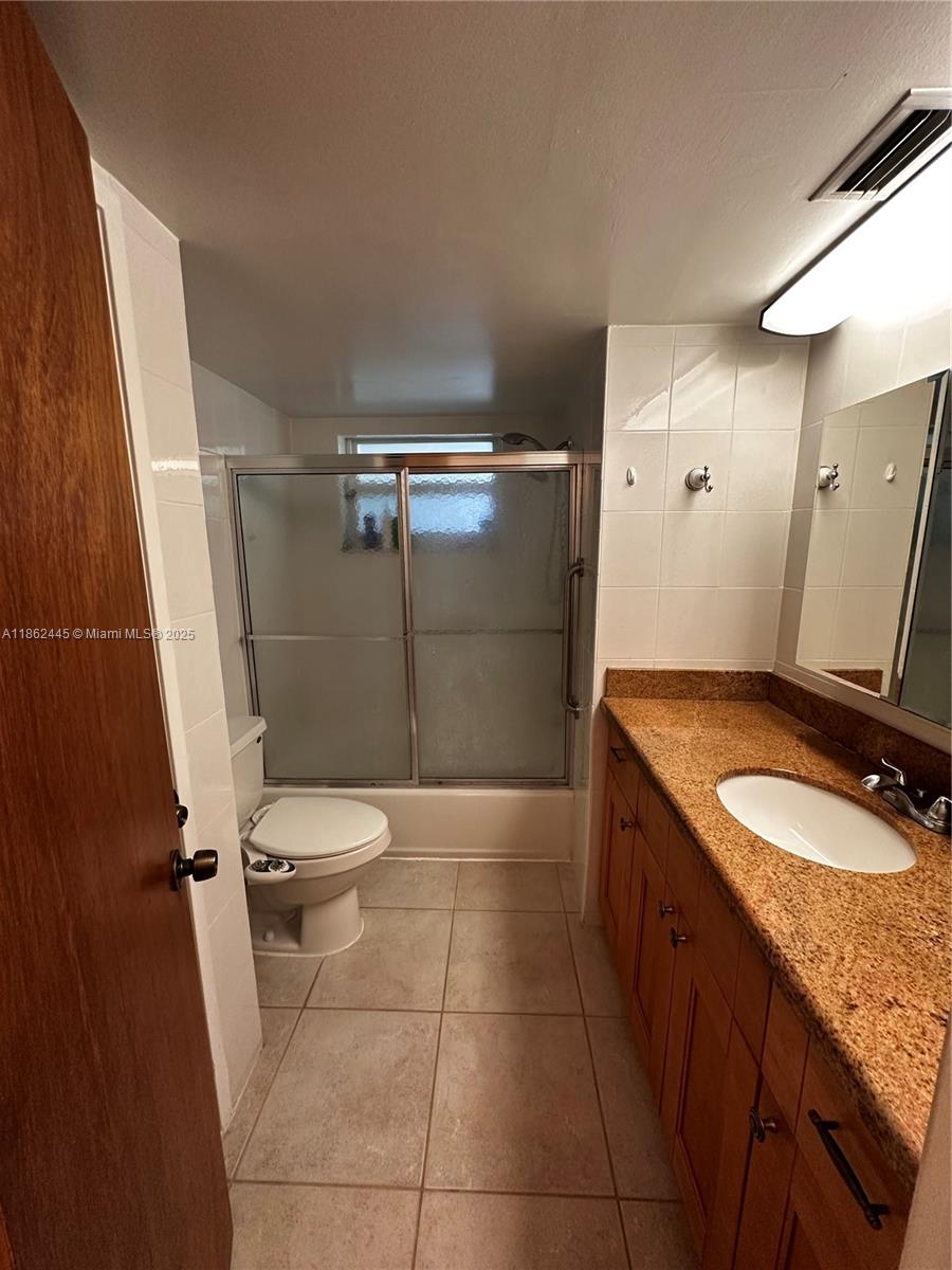 105-1 1 / 2 1036 sq. ft. $ 2025-08-20 0 Photo