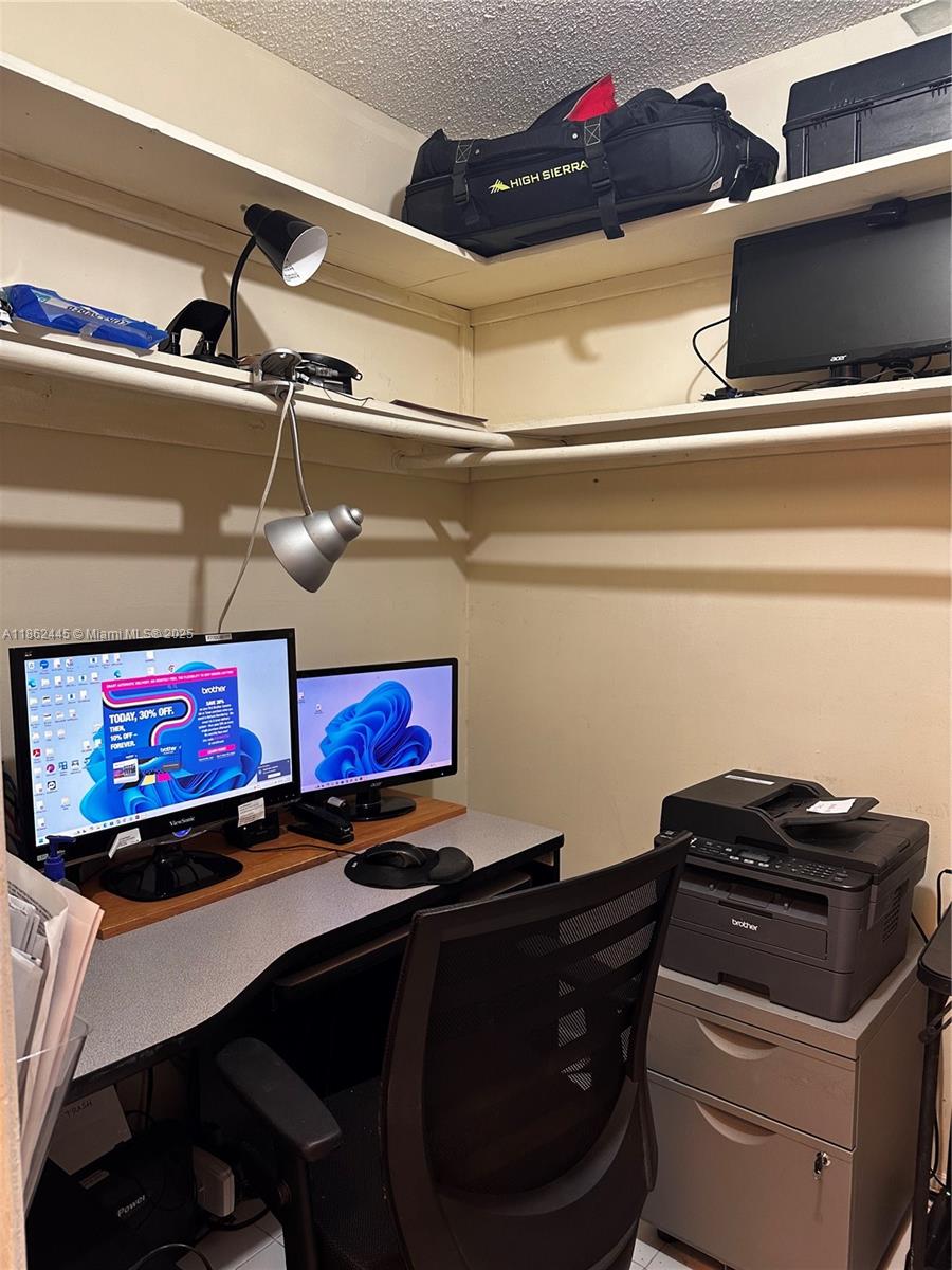 105-1 1 / 2 1036 sq. ft. $ 2025-08-20 0 Photo