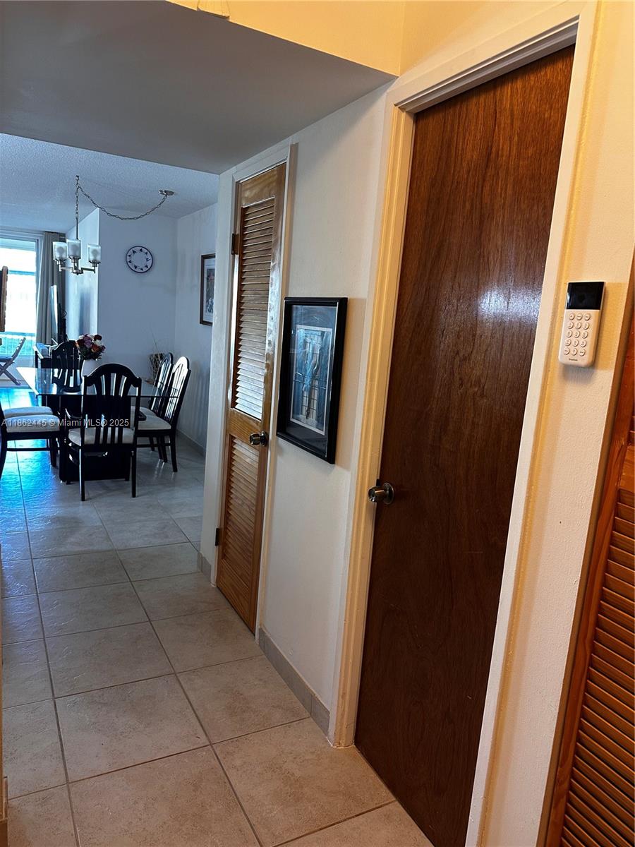 105-1 1 / 2 1036 sq. ft. $ 2025-08-20 0 Photo