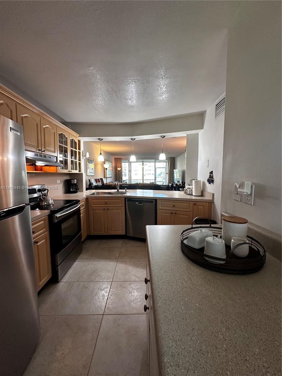 105-1 1 / 2 1036 sq. ft. $ 2025-08-20 0 Photo