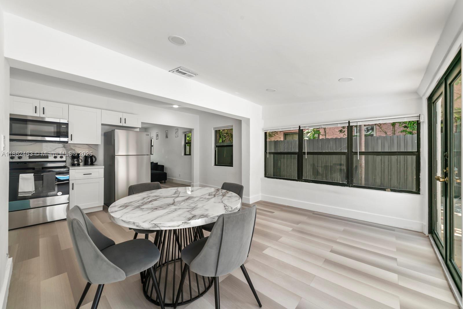 See details / 2886 sq. ft. $ 2025-08-20 0 Photo
