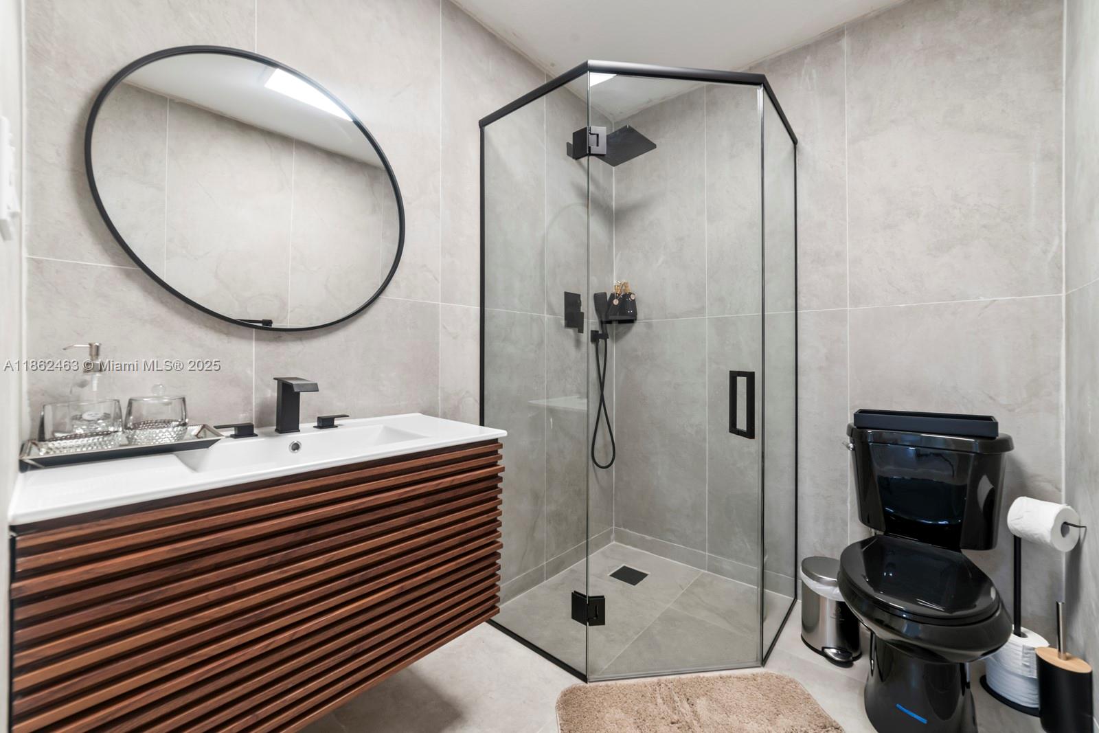 See details / 2886 sq. ft. $ 2025-08-20 0 Photo
