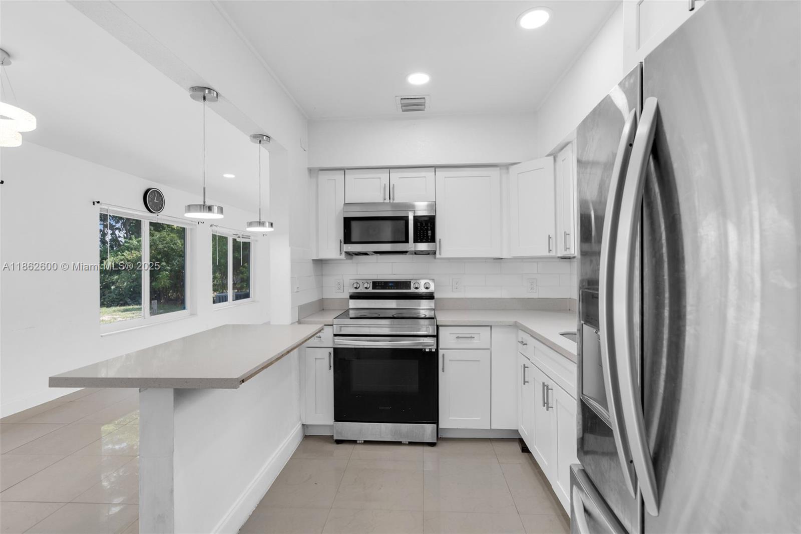 See details 640 3 / 2 1144 sq. ft. $ 2025-08-20 0 Photo