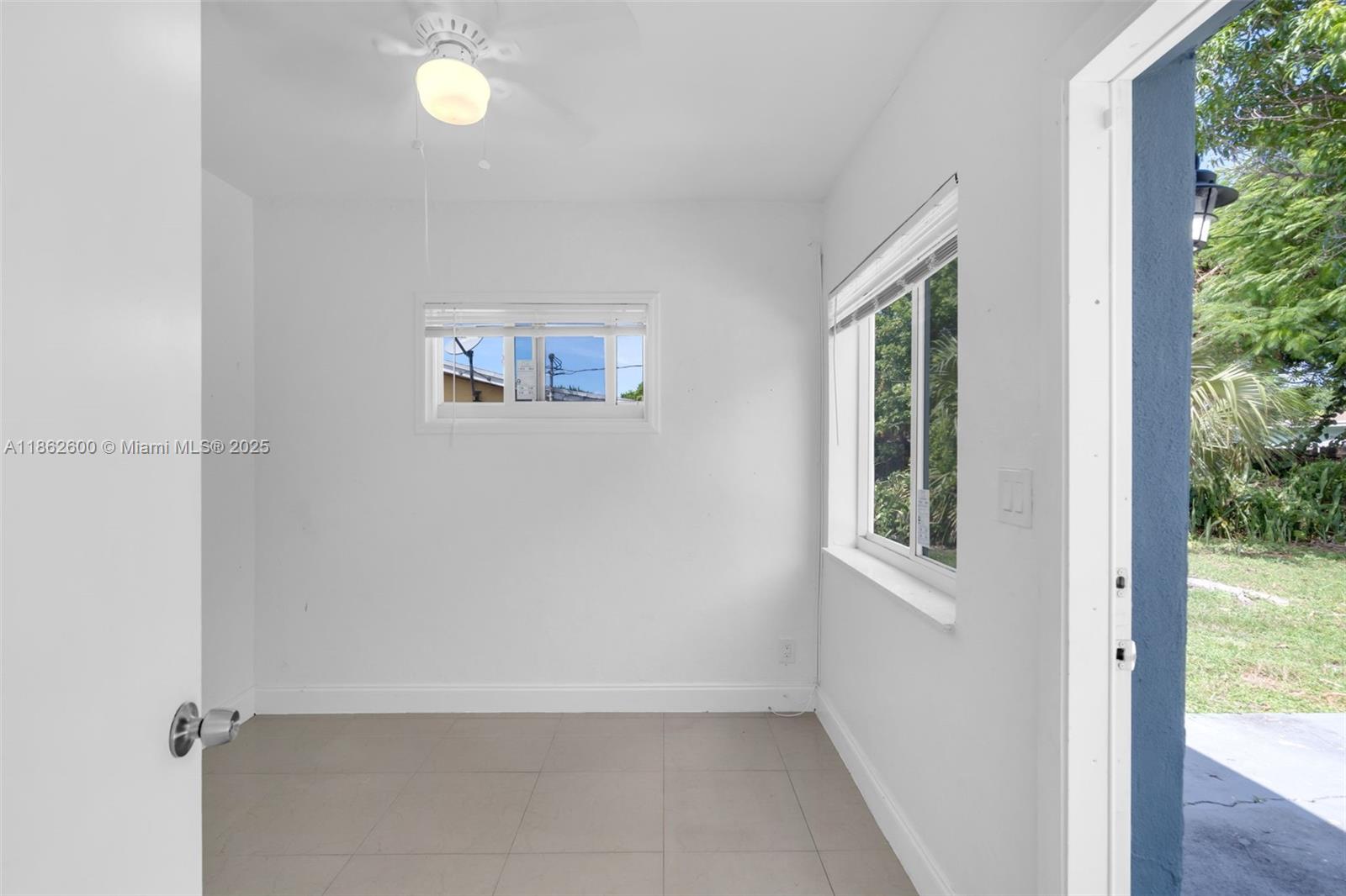 See details 640 3 / 2 1144 sq. ft. $ 2025-08-20 0 Photo