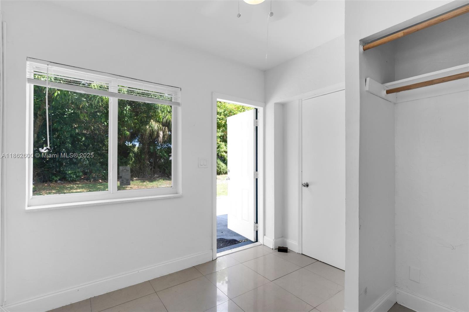See details 640 3 / 2 1144 sq. ft. $ 2025-08-20 0 Photo