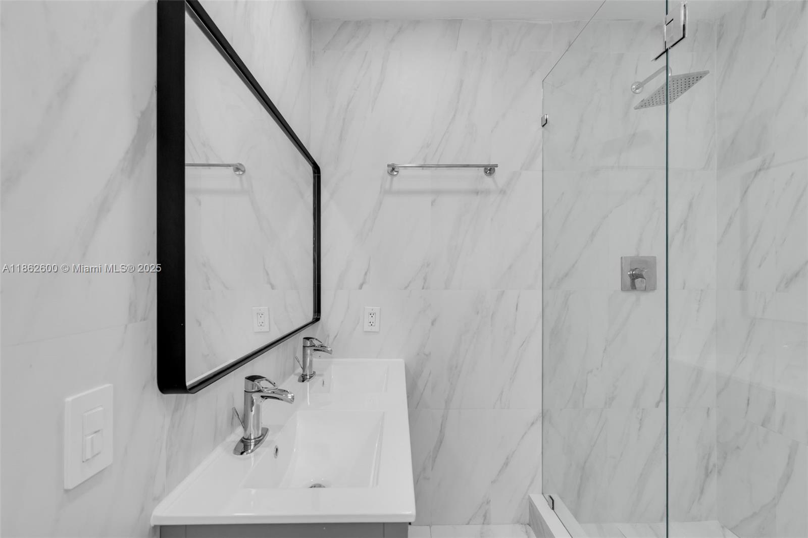 See details 640 3 / 2 1144 sq. ft. $ 2025-08-20 0 Photo