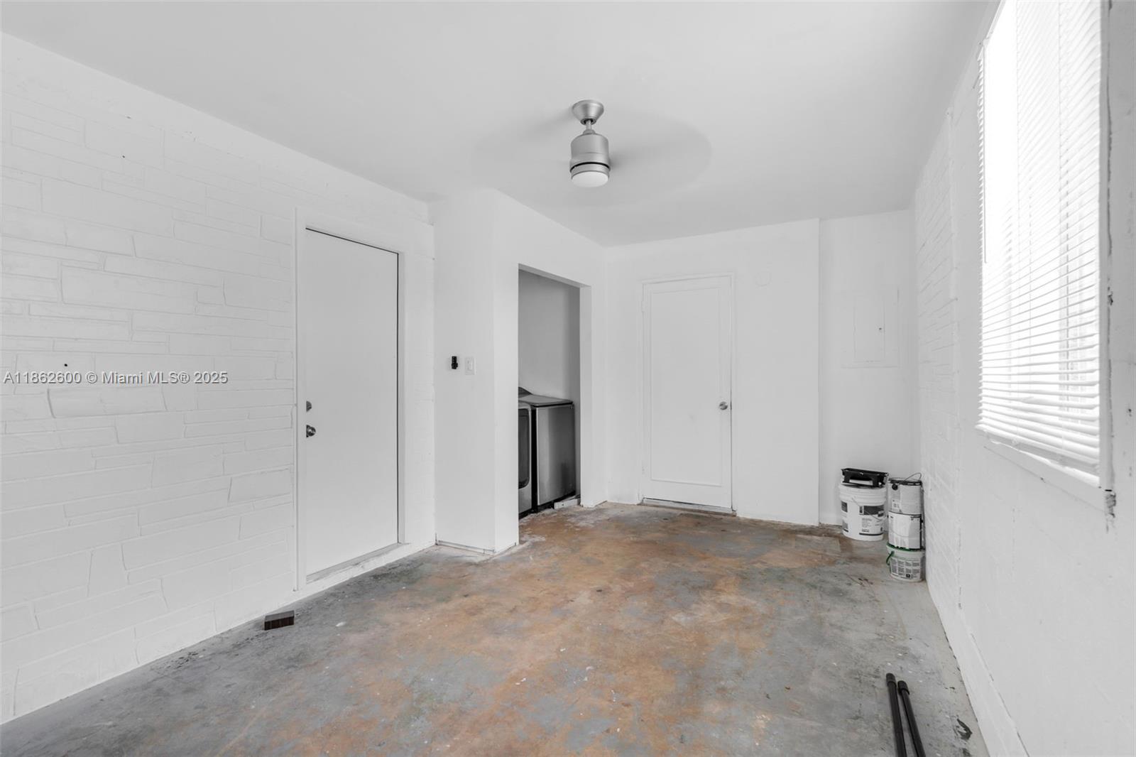 See details 640 3 / 2 1144 sq. ft. $ 2025-08-20 0 Photo