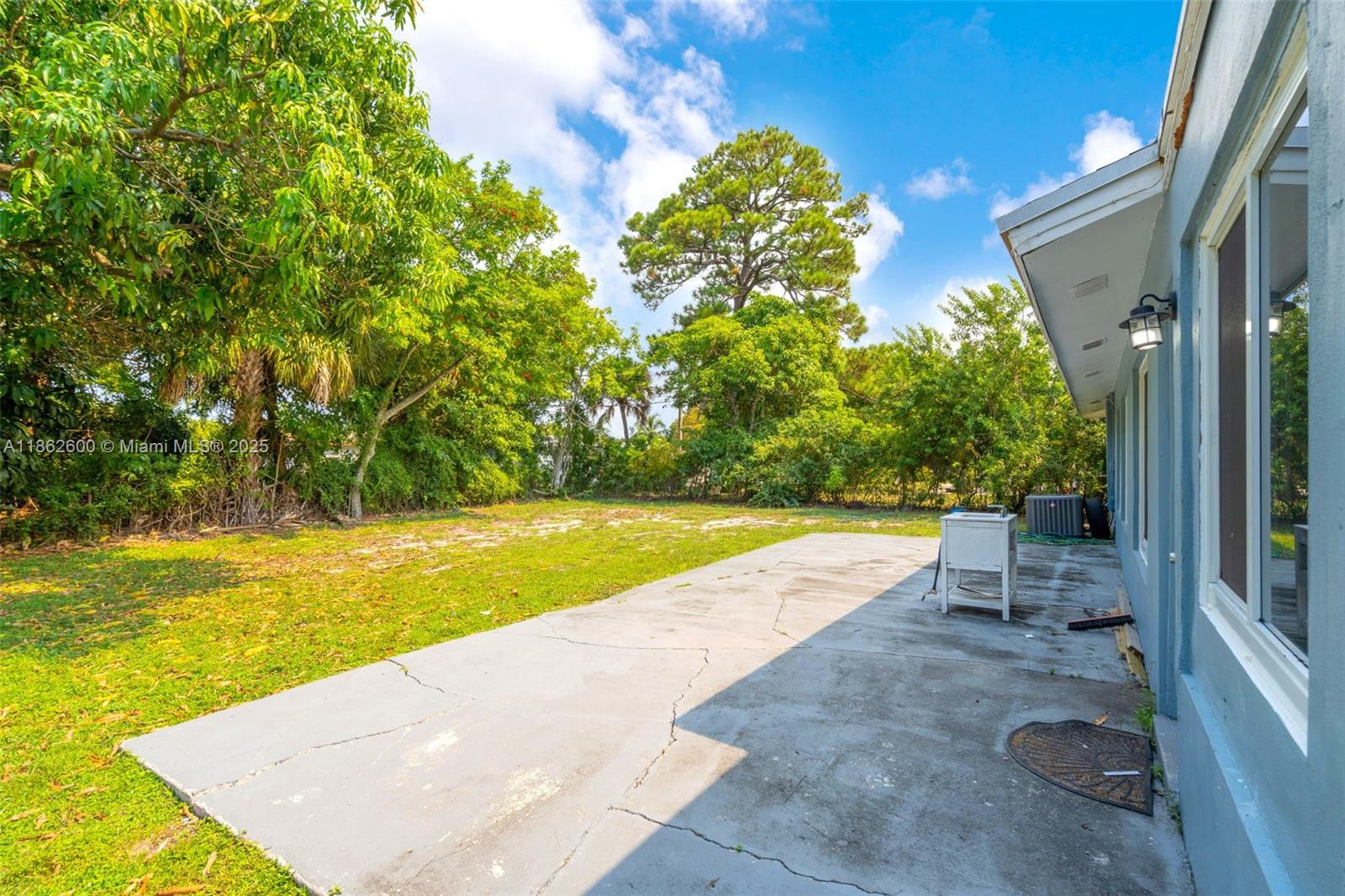 See details 640 3 / 2 1144 sq. ft. $ 2025-08-20 0 Photo