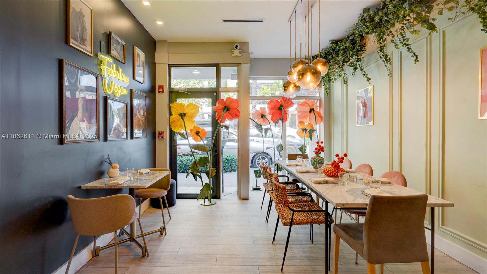   /   кв.футов $ 2025-11-05 0 Фото