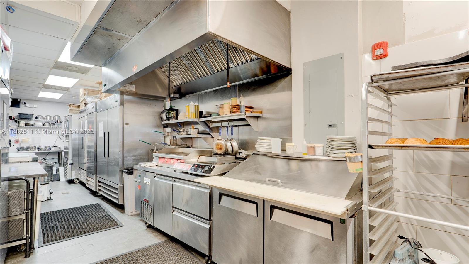   /   кв.футов $ 2025-11-05 0 Фото