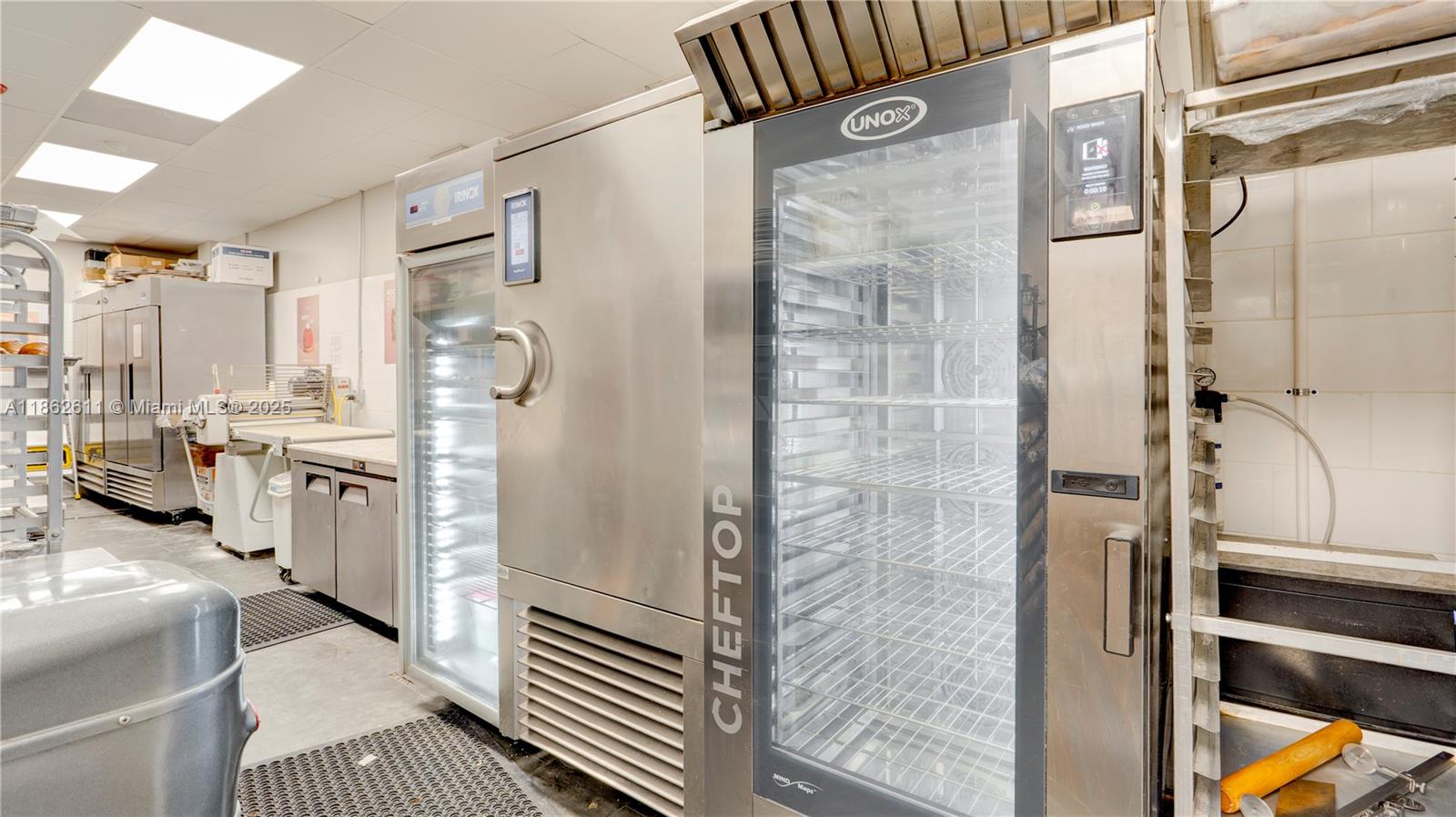   /   кв.футов $ 2025-11-05 0 Фото