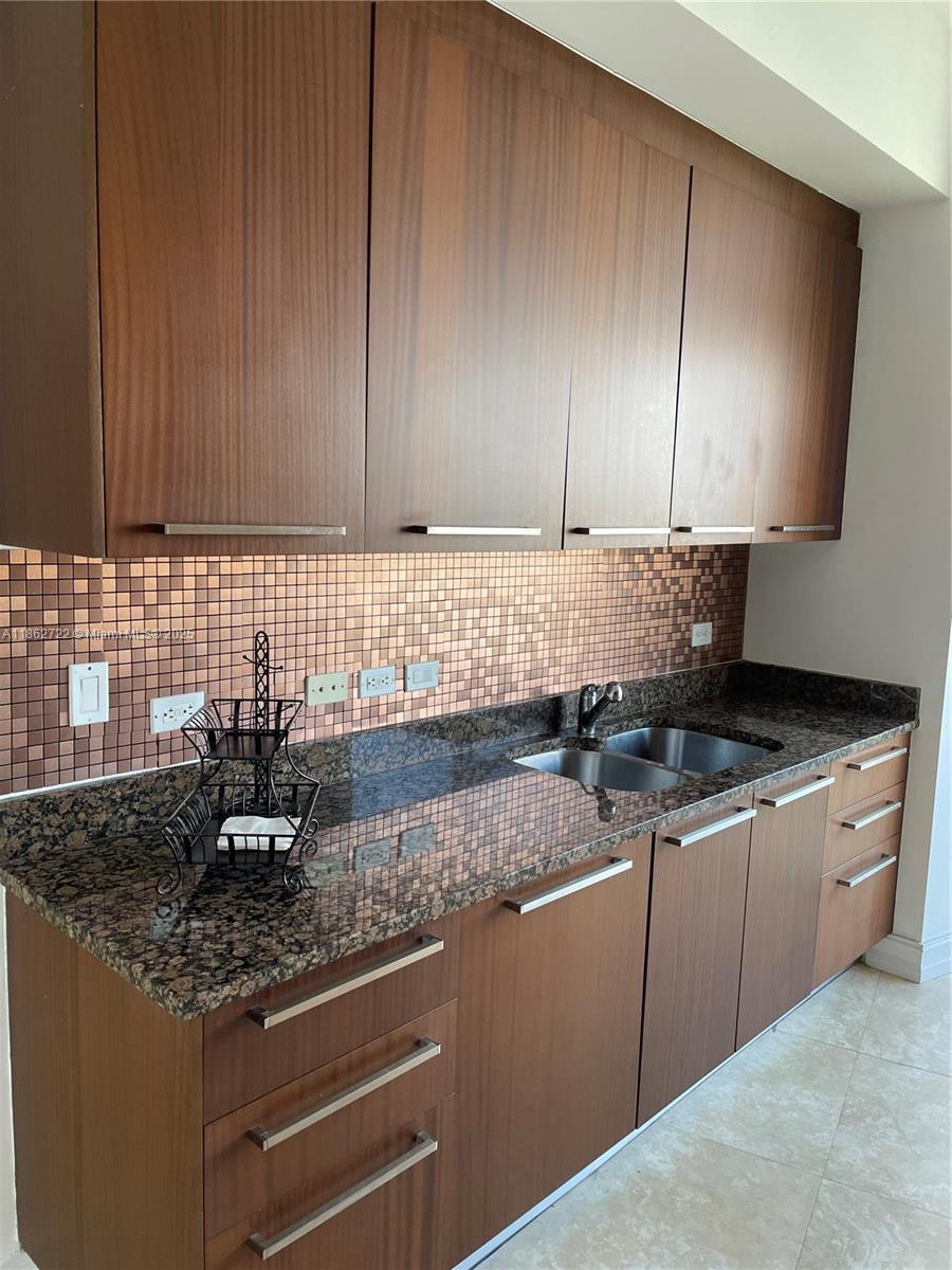 See details 1605 2 / 2 1435 sq. ft. $ 2025-08-20 0 Photo