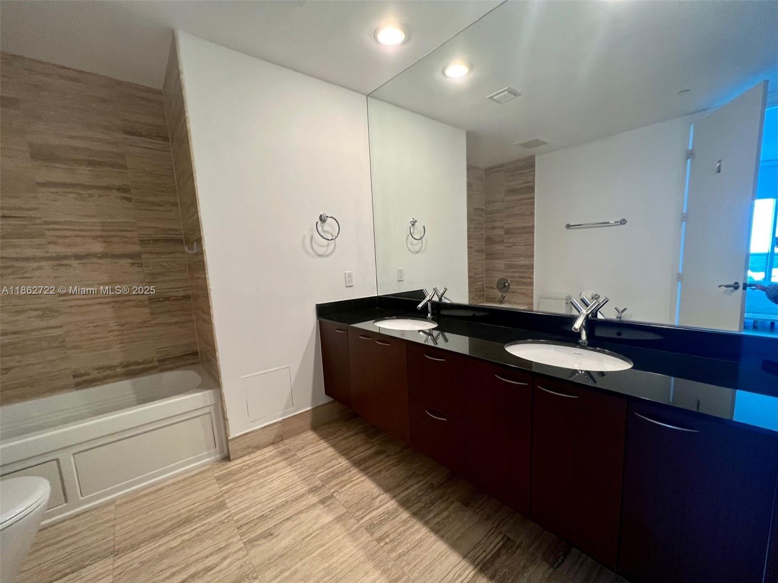 See details 1605 2 / 2 1435 sq. ft. $ 2025-08-20 0 Photo